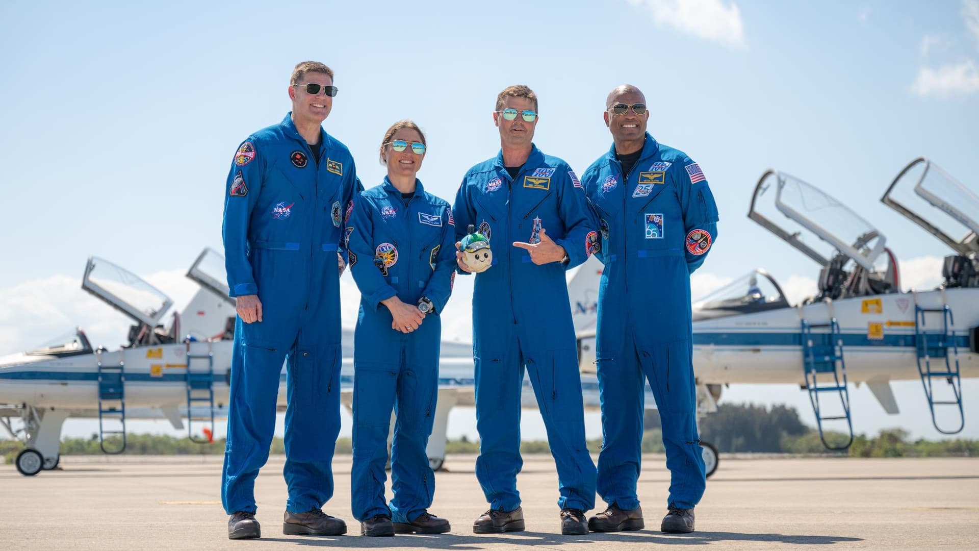 Artemis II crew and their zero gravity indicator